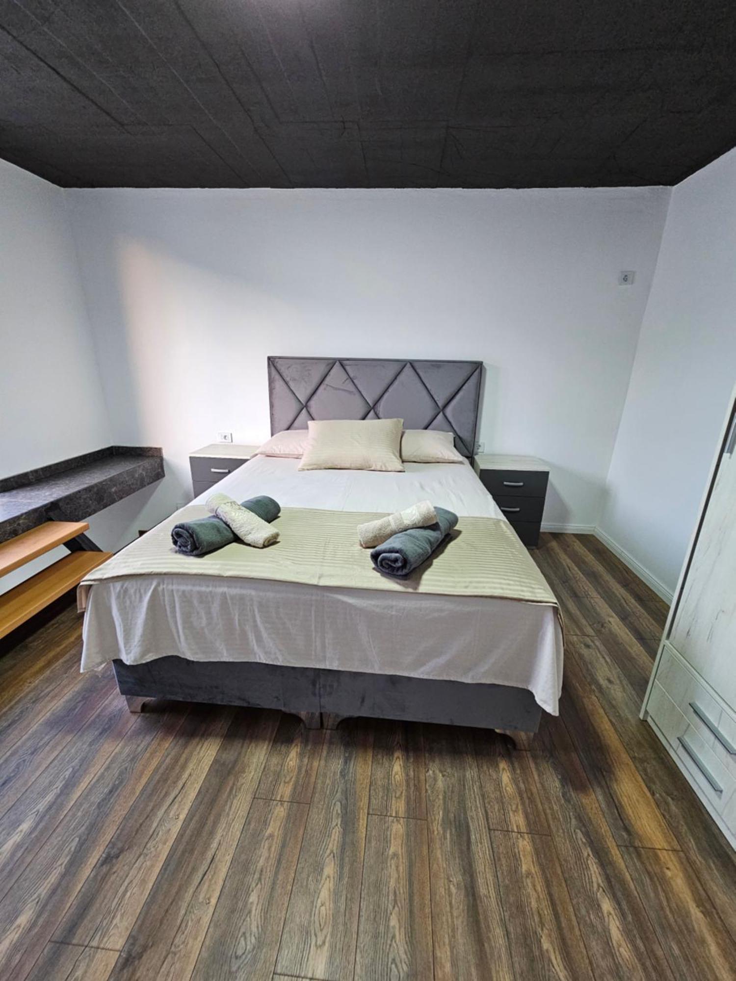 Apartments Ishmi In Center Of Ulcinj Ngoại thất bức ảnh