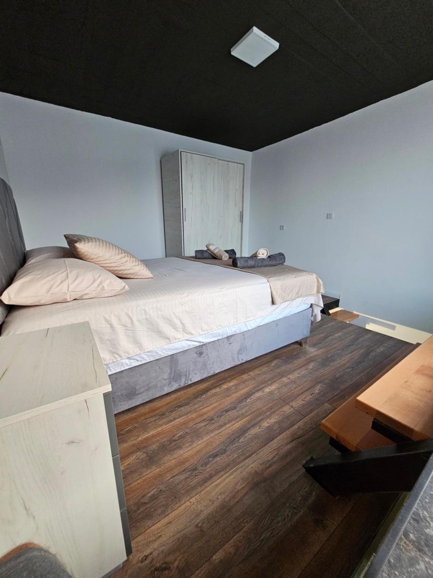 Apartments Ishmi In Center Of Ulcinj Ngoại thất bức ảnh